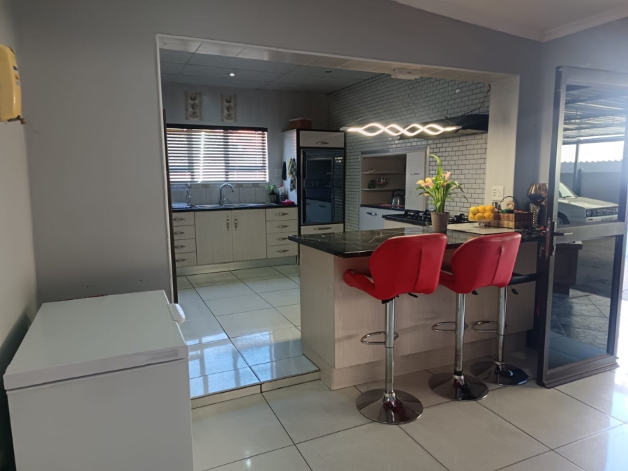 4 Bedroom Property for Sale in Kimberley North Northern Cape